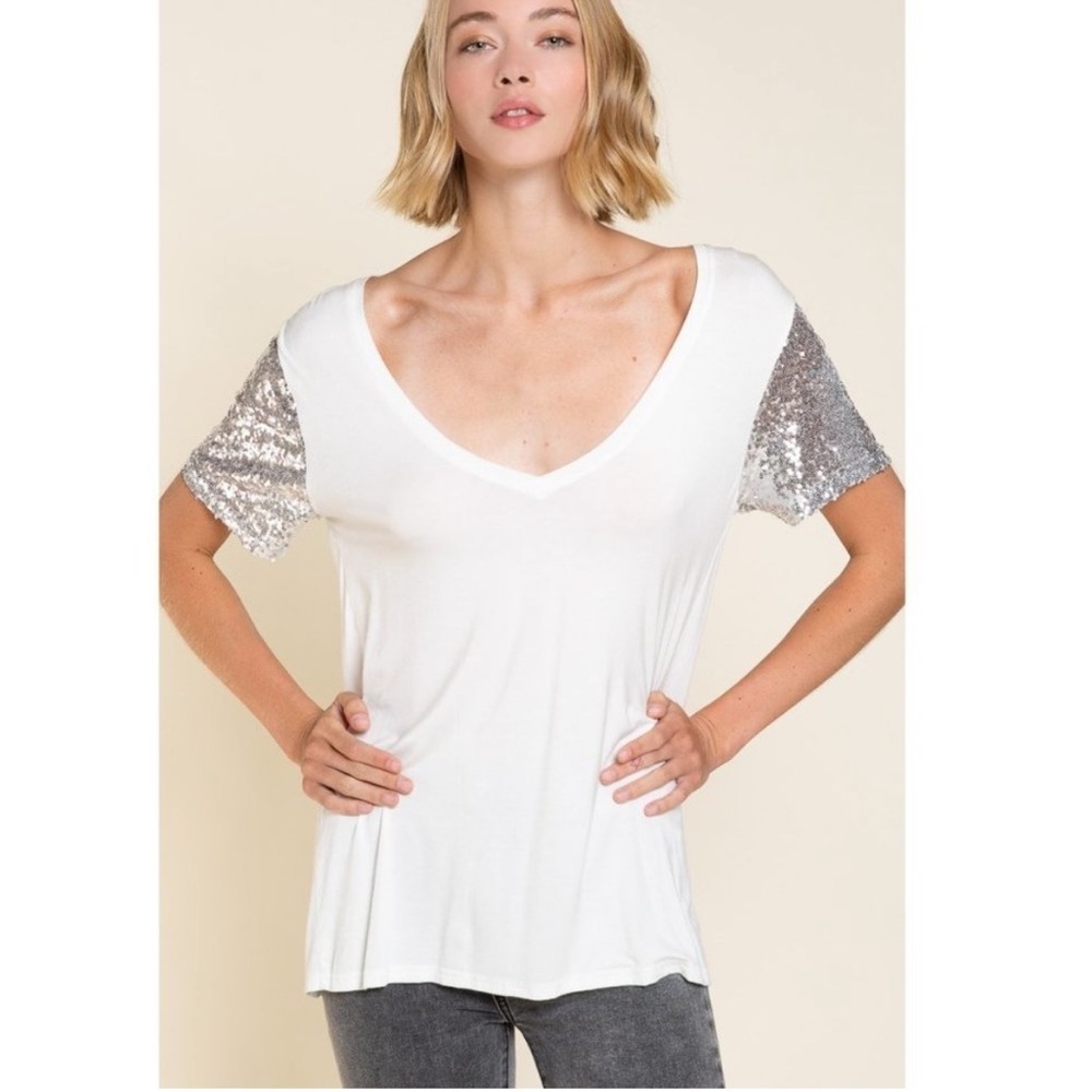 🌻POL White "Glow and Glam" T-Shirt w/ Silver Sequin Sleeves Size Medium